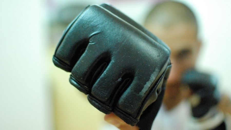 Why You Should Use Gloves When Lifting Weights